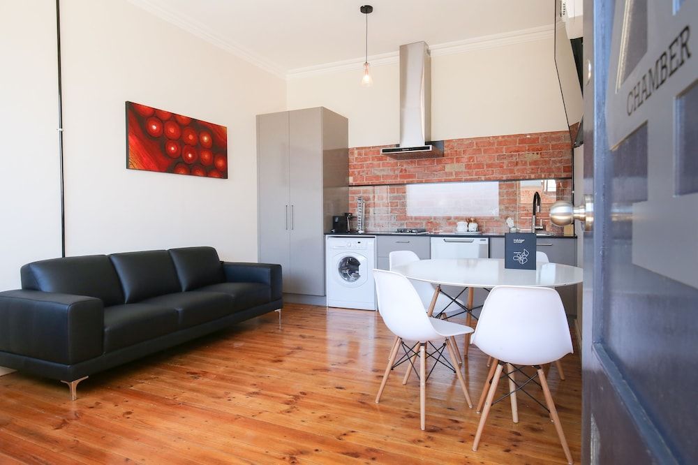 Indulge Apartments -The Urban Collection Chamber 4 11