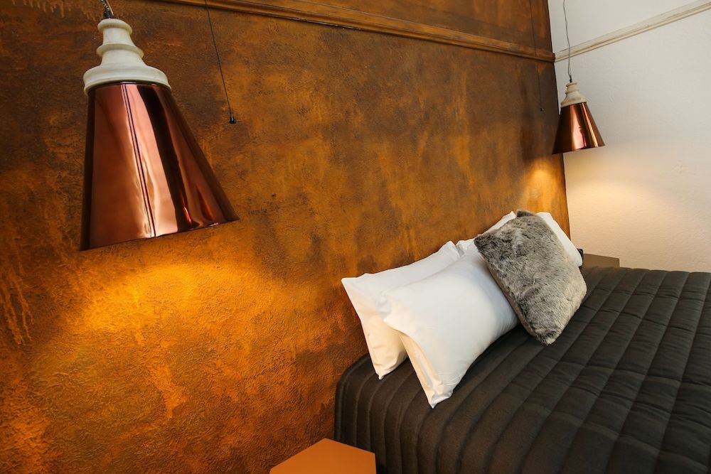 Indulge Apartments -The Urban Collection Chamber 1 2