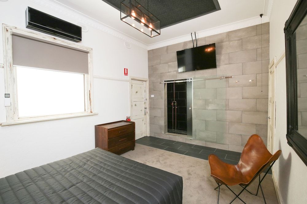 Indulge Apartments -The Urban Collection Chamber 1 9