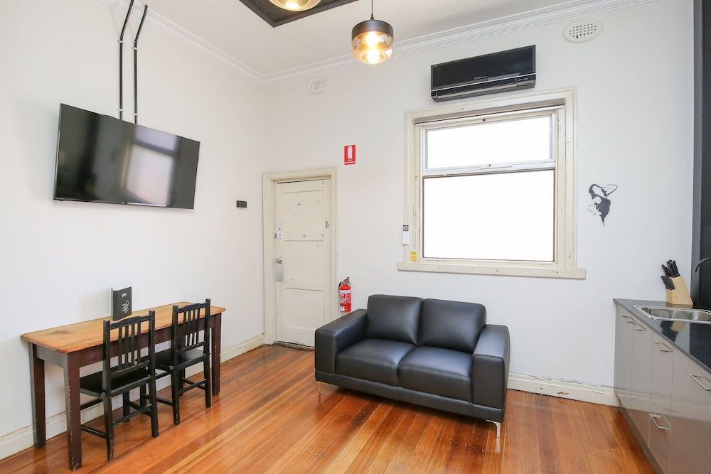 Indulge Apartments -The Urban Collection Chamber 2 13