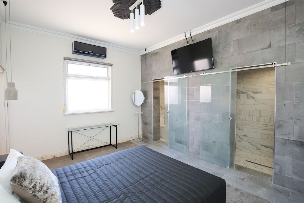 Indulge Apartments -The Urban Collection Chamber 4 8