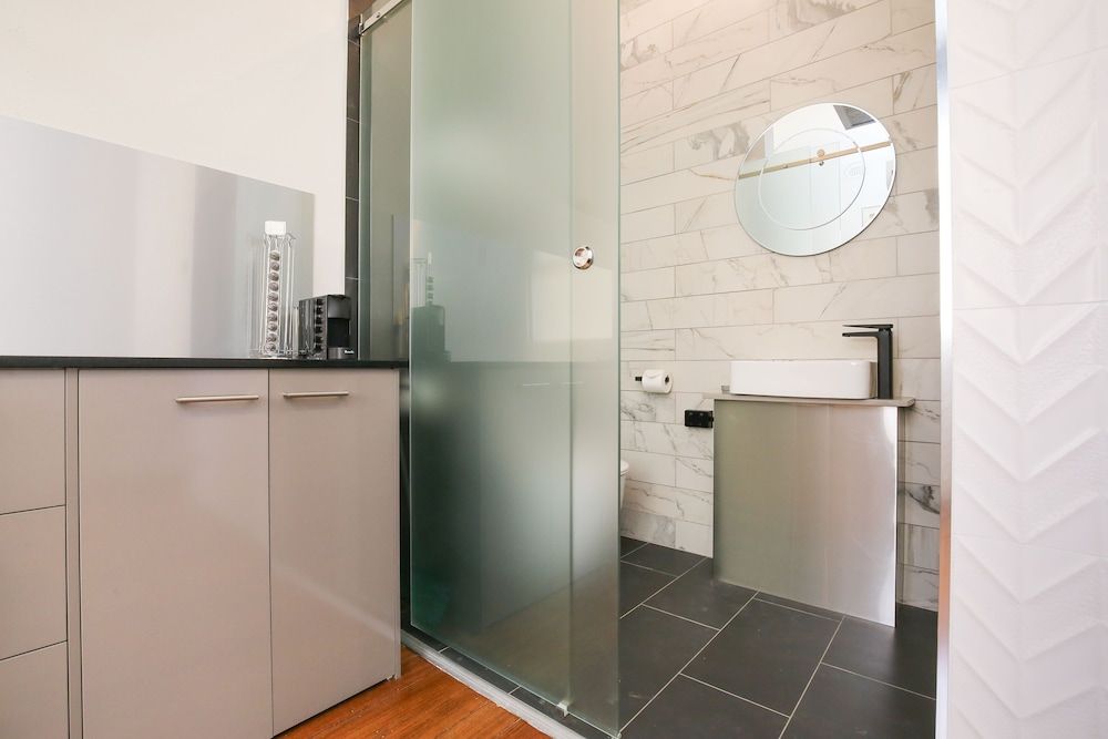 Indulge Apartments -The Urban Collection Chamber 2 7