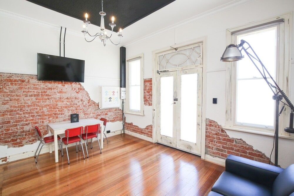 Indulge Apartments -The Urban Collection Chamber 1 12