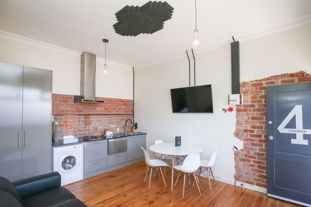 Indulge Apartments -The Urban Collection Chamber 4 14