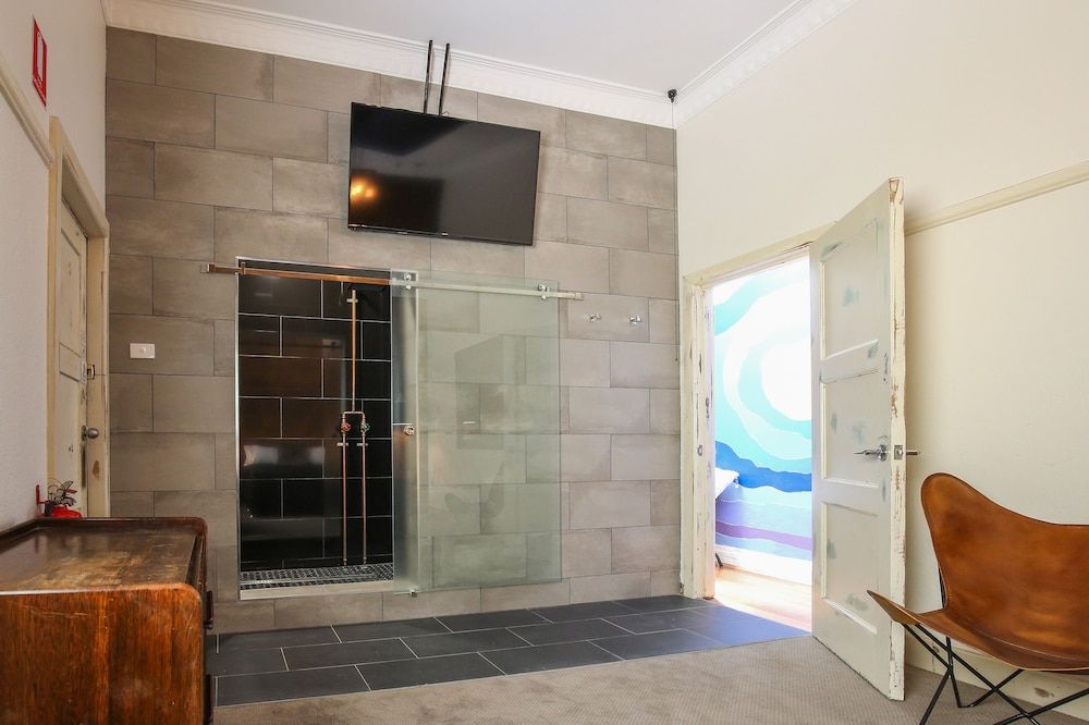 Indulge Apartments -The Urban Collection Chamber 1 7