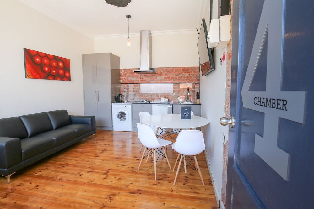 Indulge Apartments -The Urban Collection Chamber 4 12