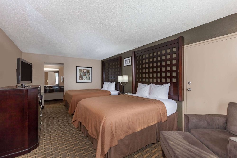 Room, 2 Queen Beds, Smoking