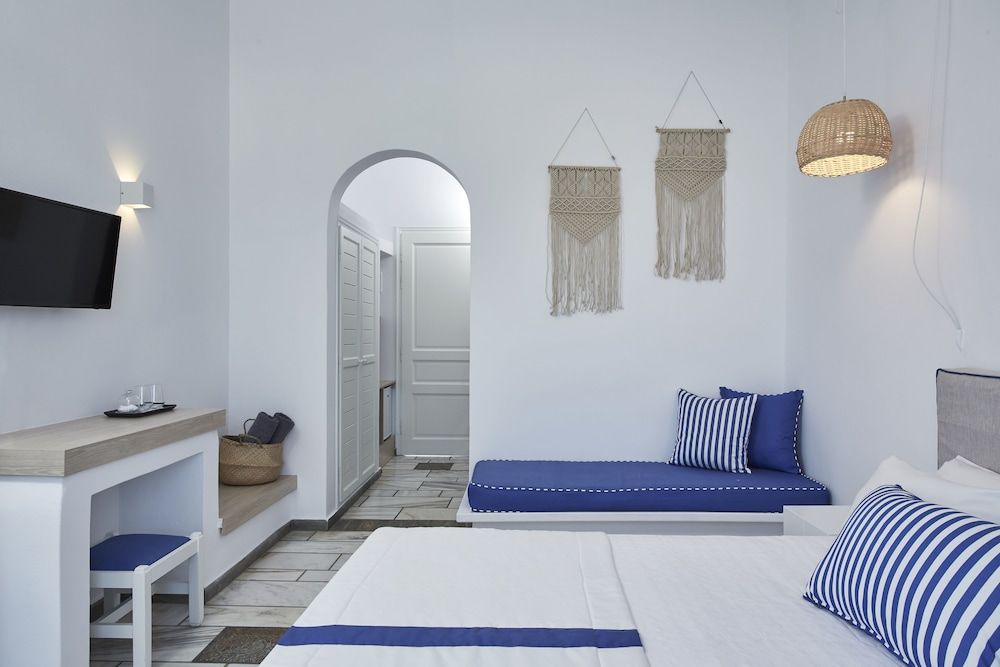 Cozy Room with Courtyard View