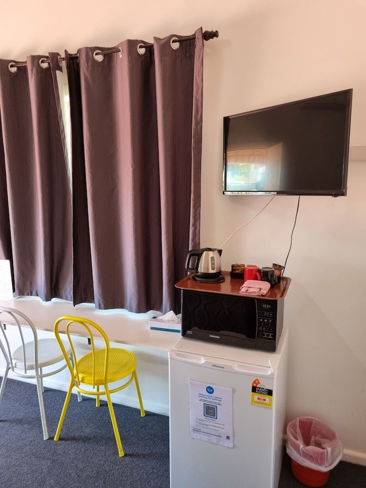 Taree Lodge Motel Twin Room 9