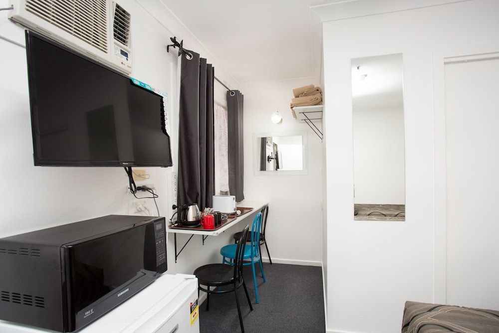 Taree Lodge Motel Twin Room 10