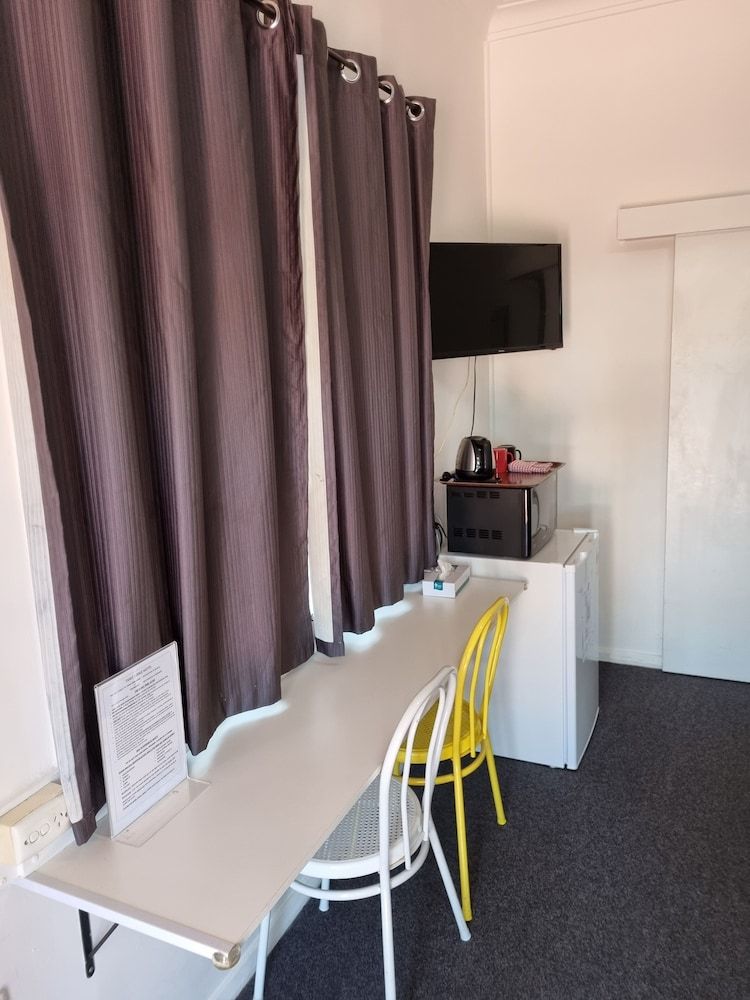 Taree Lodge Motel Twin Room 8