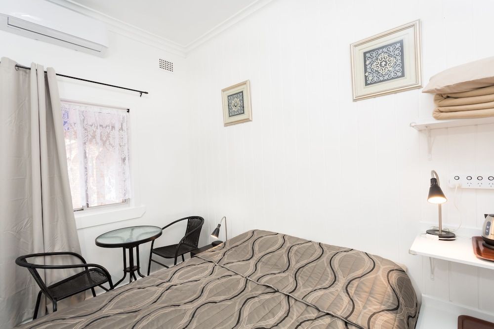 Taree Lodge Motel Queen Room 5