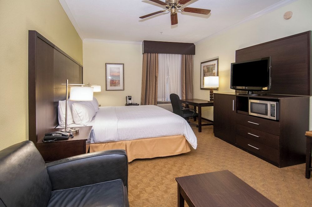 undefined Holiday Inn Express & Suites Houston North Intercontinental by IHG