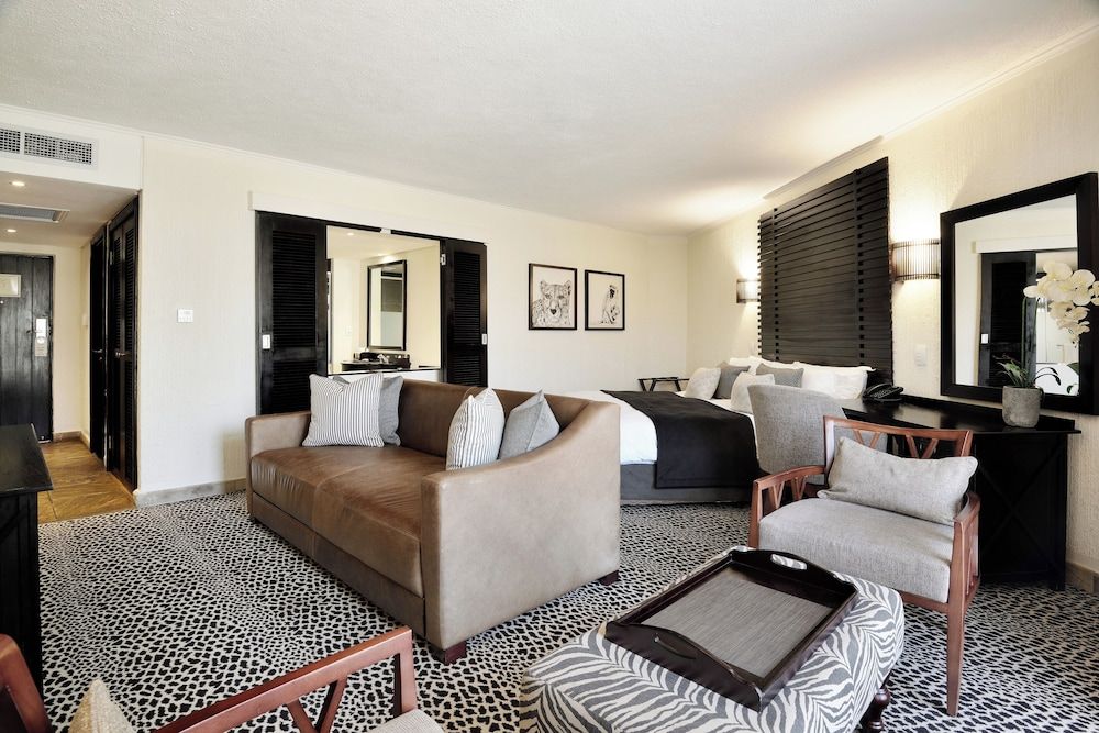 Luxury King Suite