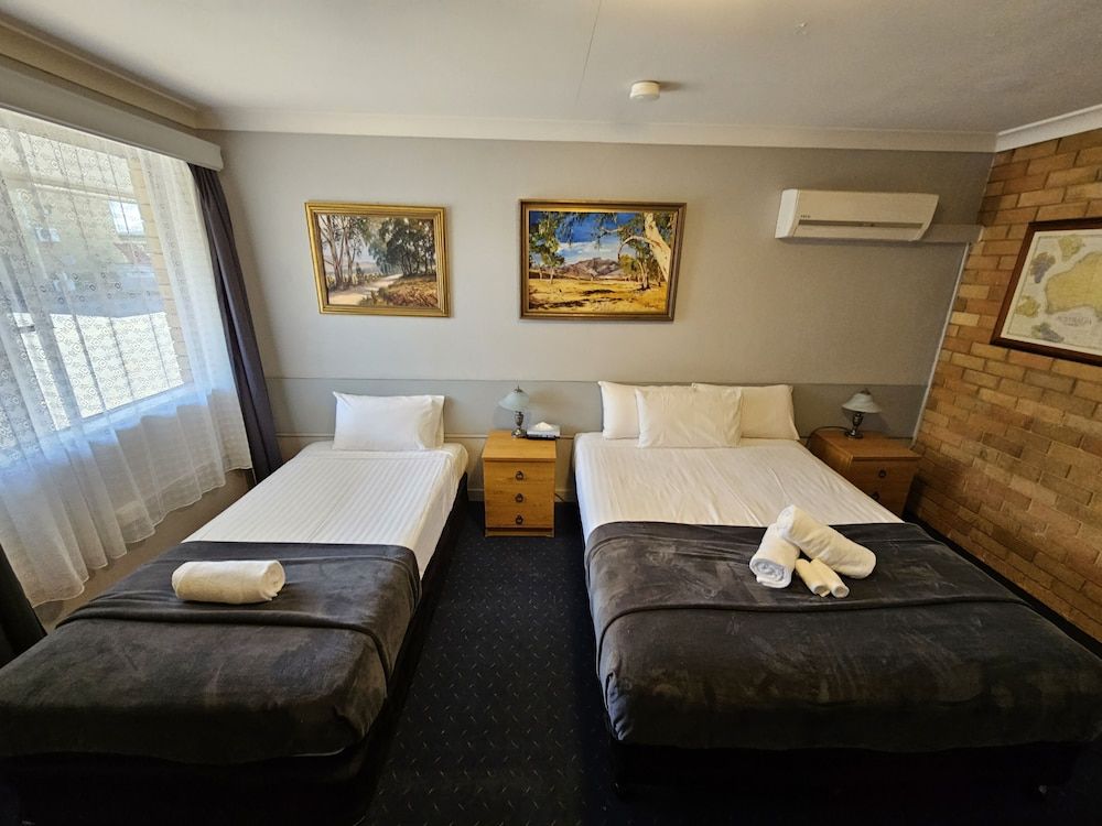 Hunter Valley Motel Deluxe Twin Room 3