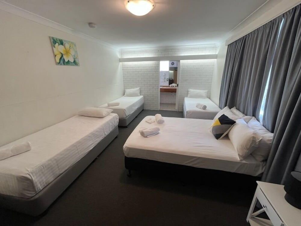 Hunter Valley Motel Deluxe Family Room 4