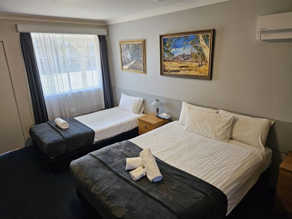 Hunter Valley Motel Deluxe Twin Room 2