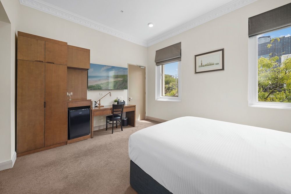 Clarendon Hotel Melbourne Standard Room 4