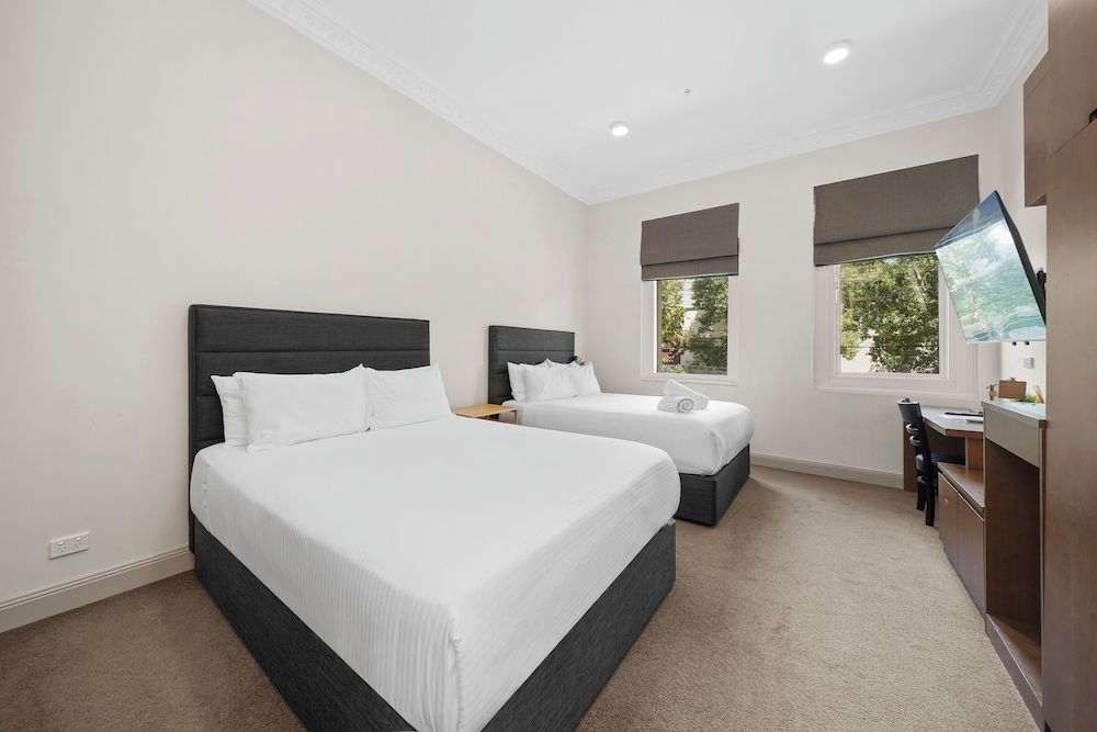 Clarendon Hotel Melbourne Family Room