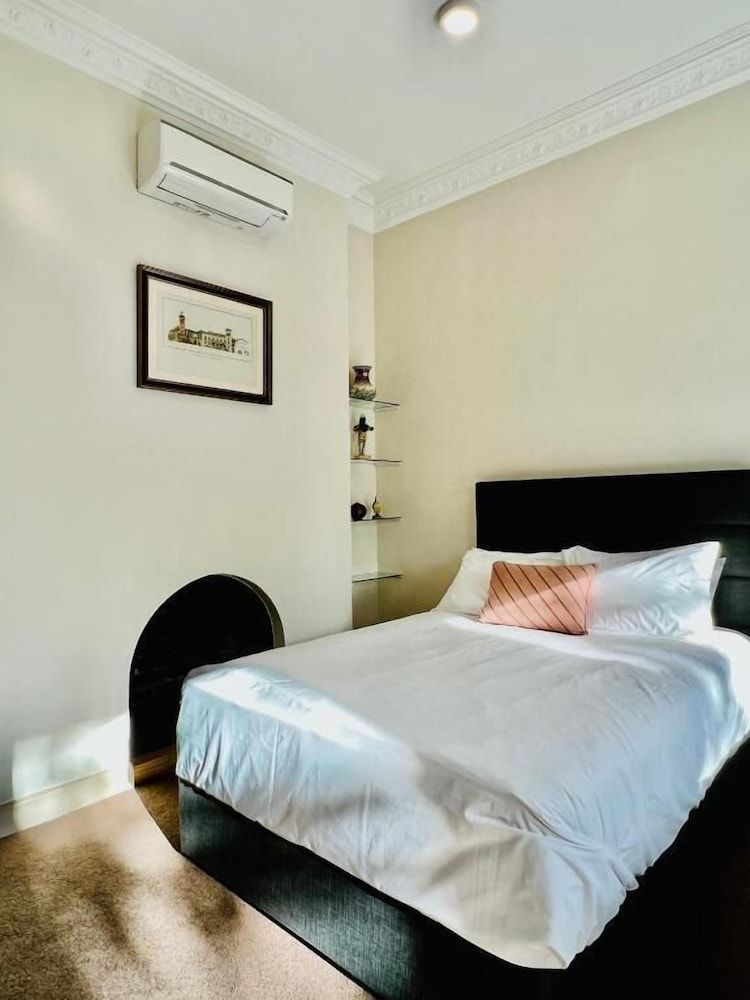 Clarendon Hotel Melbourne Family Room 5