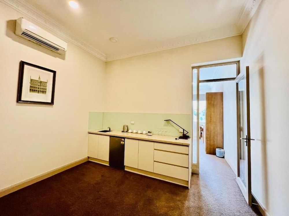 Clarendon Hotel Melbourne Family Room 13