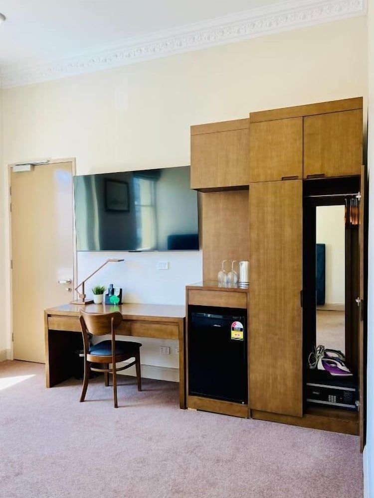 Clarendon Hotel Melbourne Standard Room 17