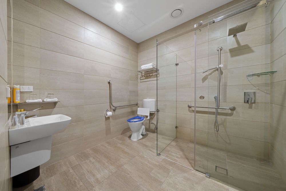 Clarendon Hotel Melbourne Family Room 8