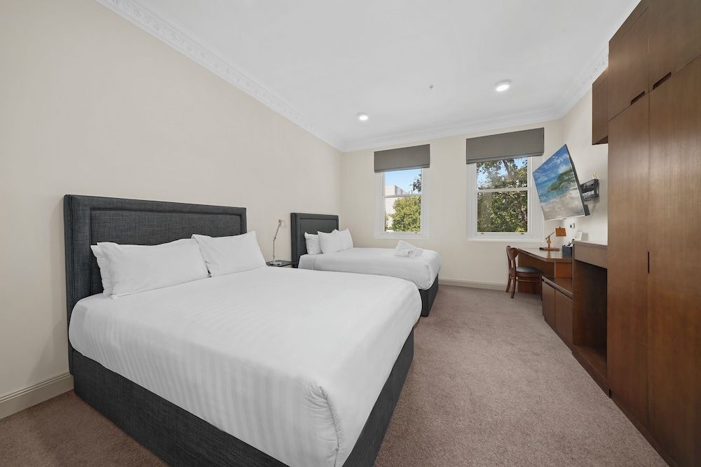 Clarendon Hotel Melbourne Family Room 2