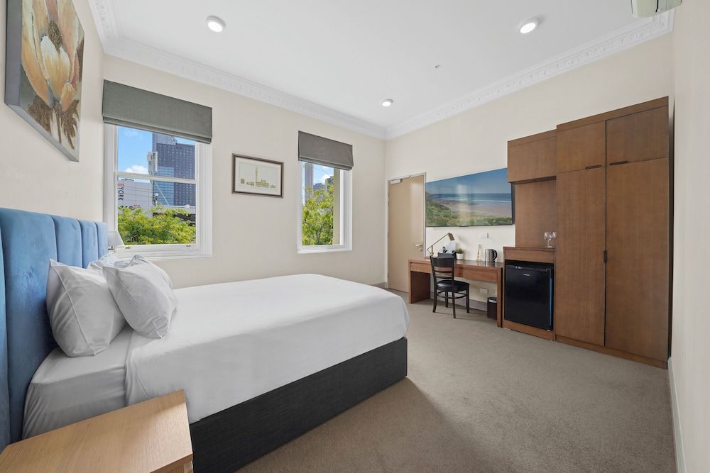 Clarendon Hotel Melbourne Standard Room 8