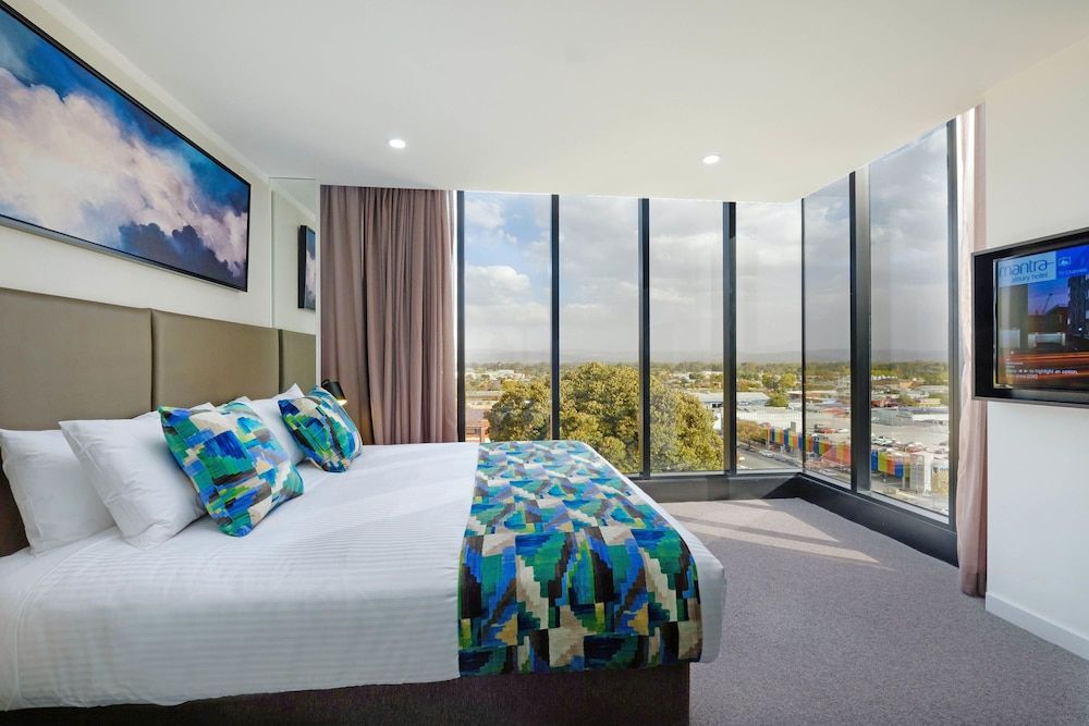Suite (Weekly Housekeeping)
