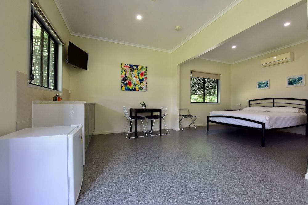 Daintree Peaks ECO Stays Superior Queen Room - Chalets 3 2