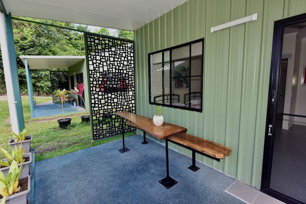 Daintree Peaks ECO Stays Superior Twin Room – Chalet 1 6