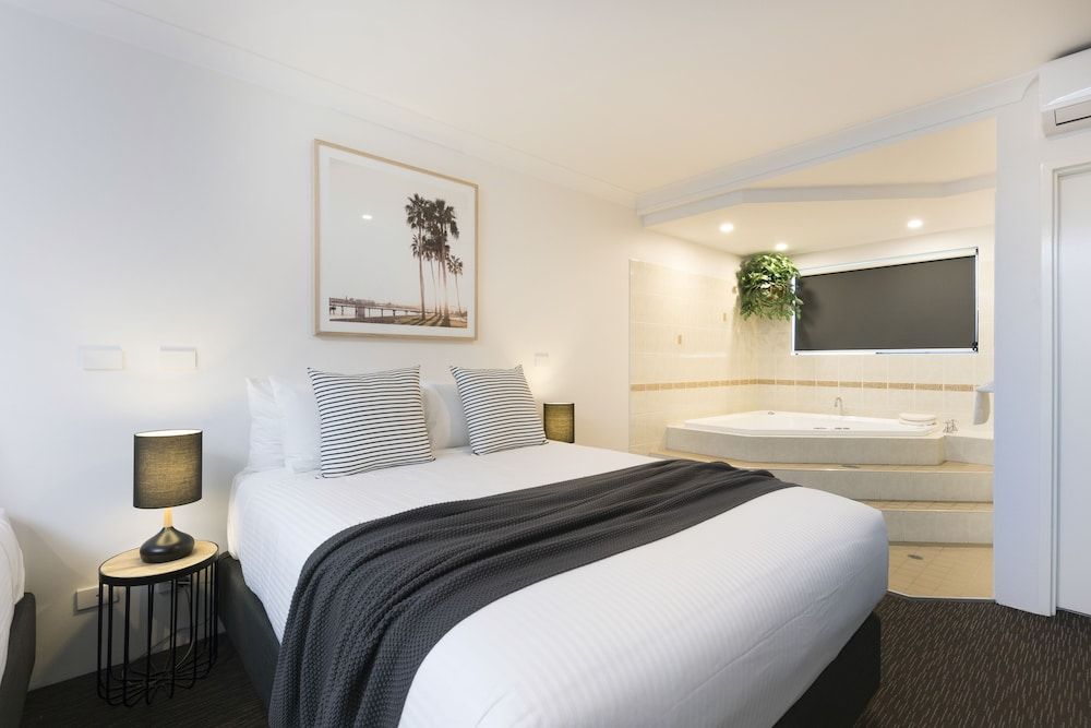 Deep Soaking Bathtub