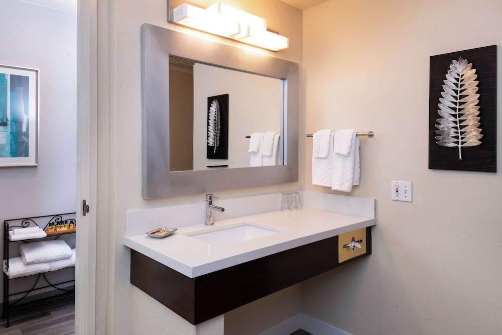 Best Western Plus Novato Oaks Inn Suite, Multiple Beds, Non Smoking 3