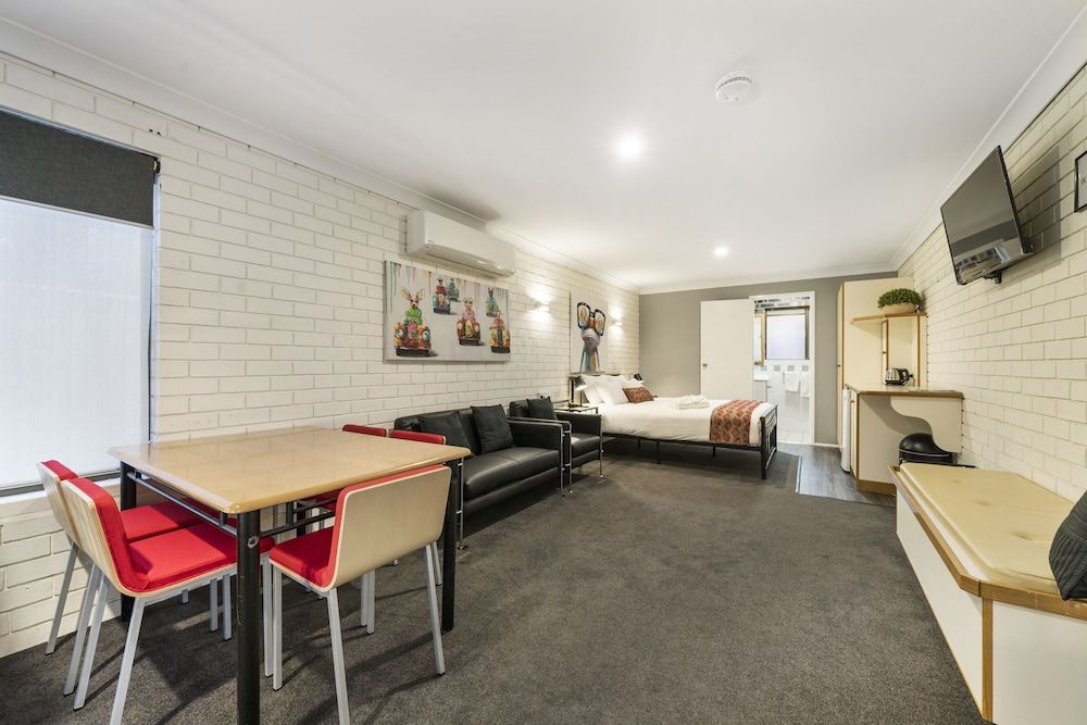 Esk Wivenhoe Motor Inn Family Room 2