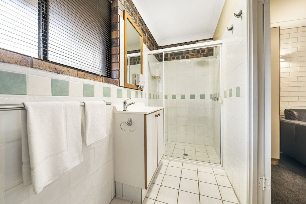 Esk Wivenhoe Motor Inn Deluxe Room, 1 Queen Bed 2