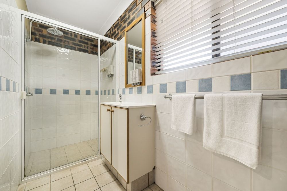 Esk Wivenhoe Motor Inn Family Room 4