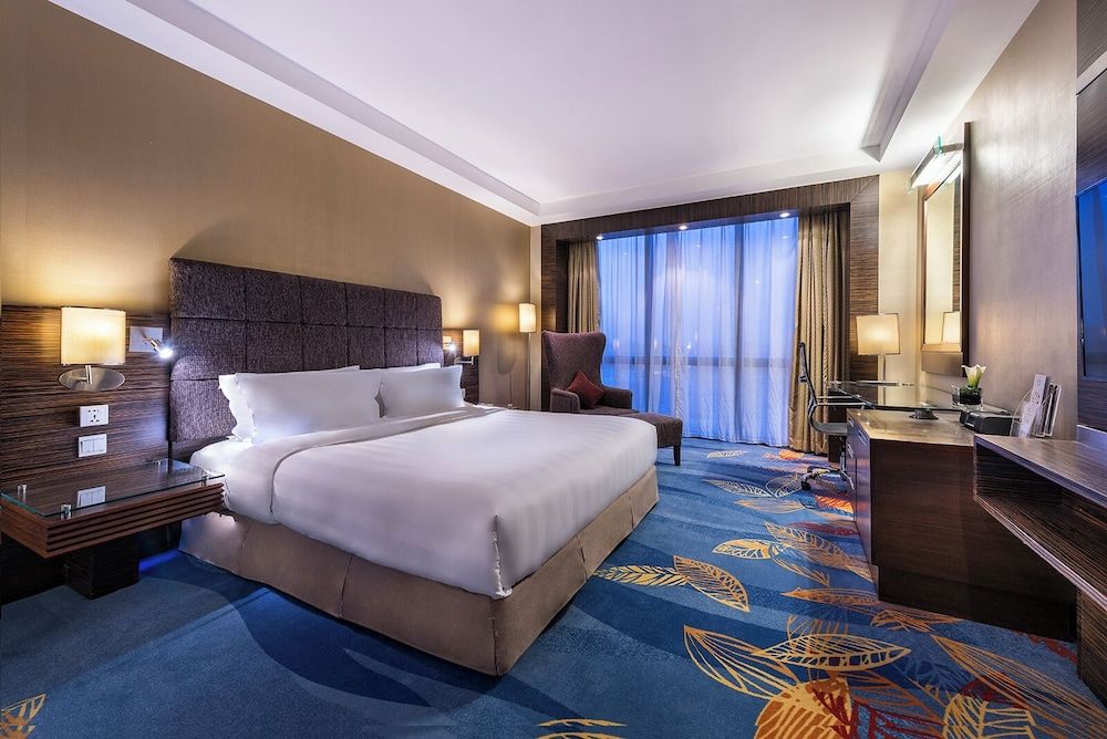 Peace Hotel Beijing Executive Suite King Size Bed 2