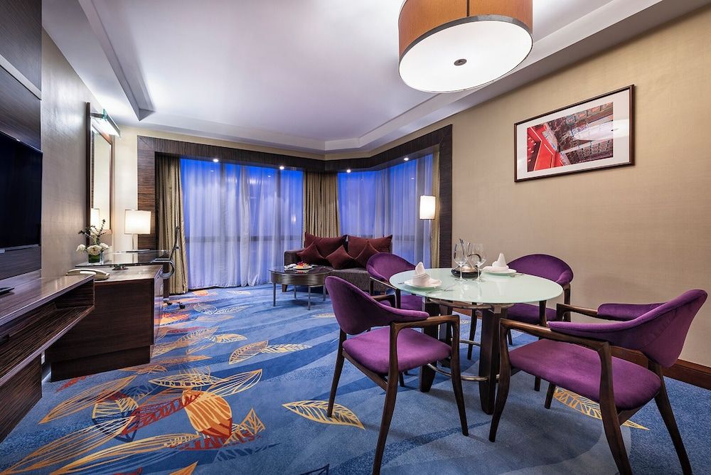 Peace Hotel Beijing Executive Suite King Size Bed 6