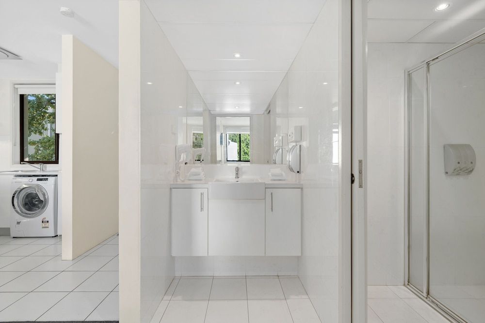 Manuka Park Apartments Two Bedroom Apartment with Queen + 2 Singles 6