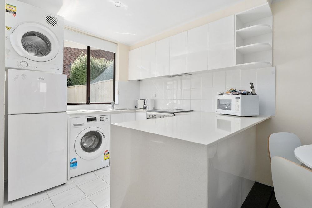 Manuka Park Apartments Two Bedroom Apartment with Queen + 2 Singles 5