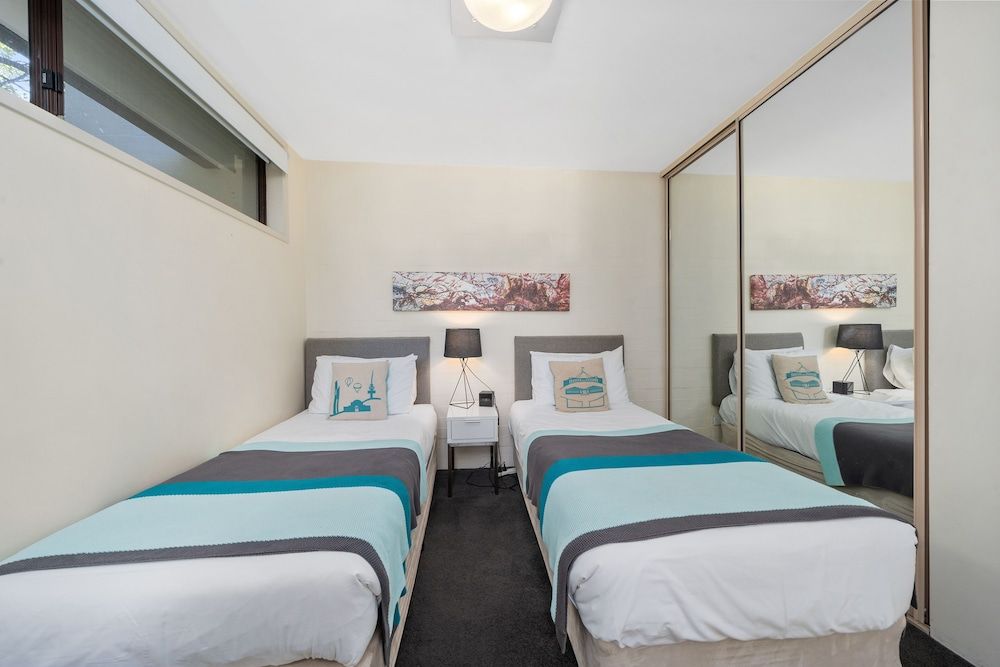 Manuka Park Apartments Two Bedroom Apartment with Queen + 2 Singles 2