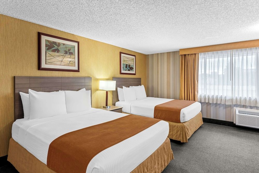 Best Western Cascadia Inn Standard Room, 2 Queen Beds, Accessible, Bathtub