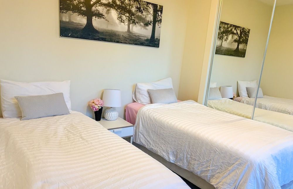 Sunshine Boutique Apartments Collins Superior Apartment