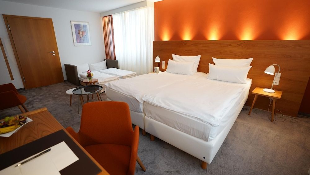 Hotel Adler Asperg Deluxe Room (B) 2