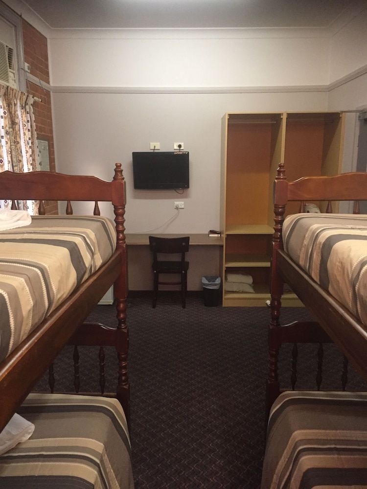 Room (for 4)