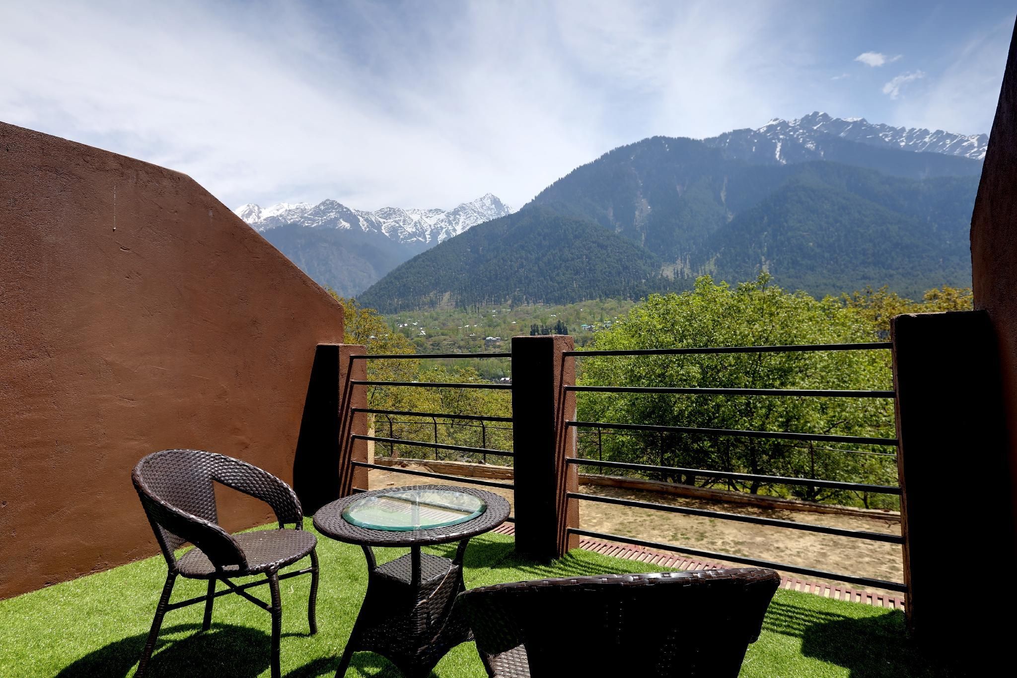 The Chinar Resort & Spa Superior Room with Balcony 16