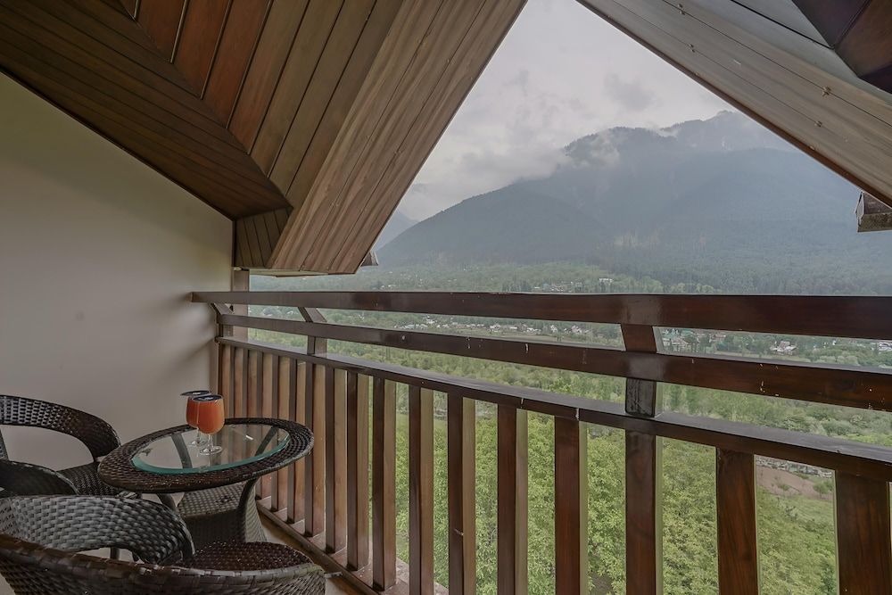 The Chinar Resort & Spa Superior Room with Balcony 13