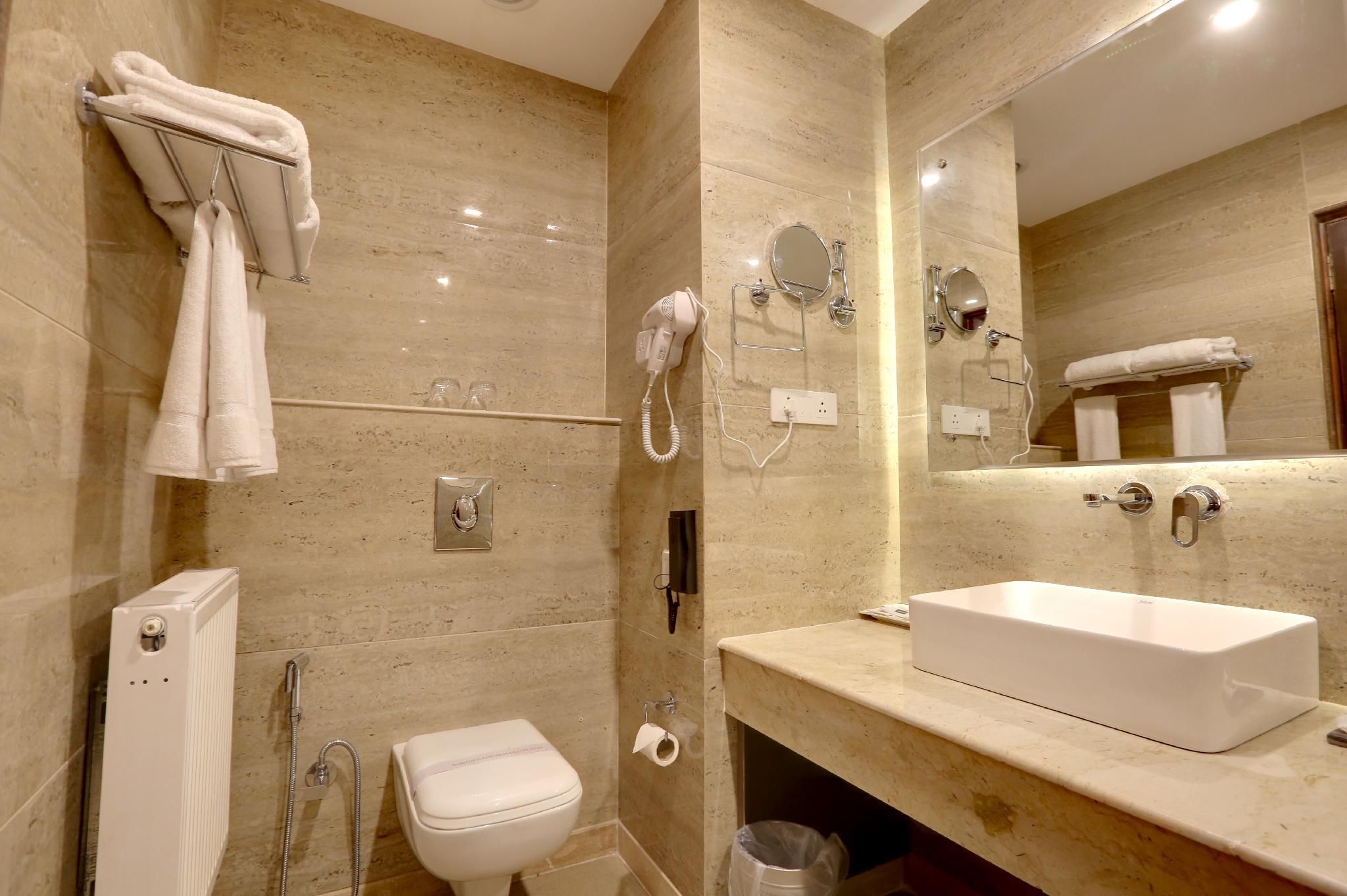The Chinar Resort & Spa Premium Room with Balcony 7