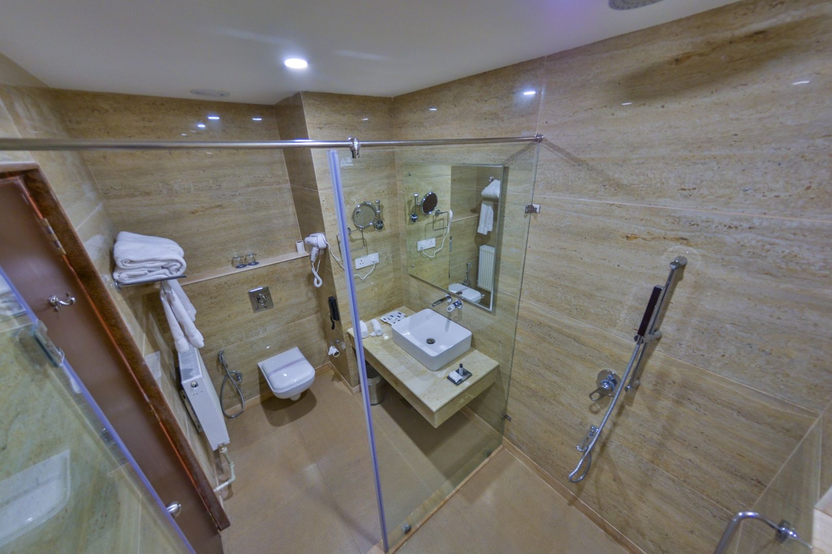 The Chinar Resort & Spa Premium Room with Balcony 6